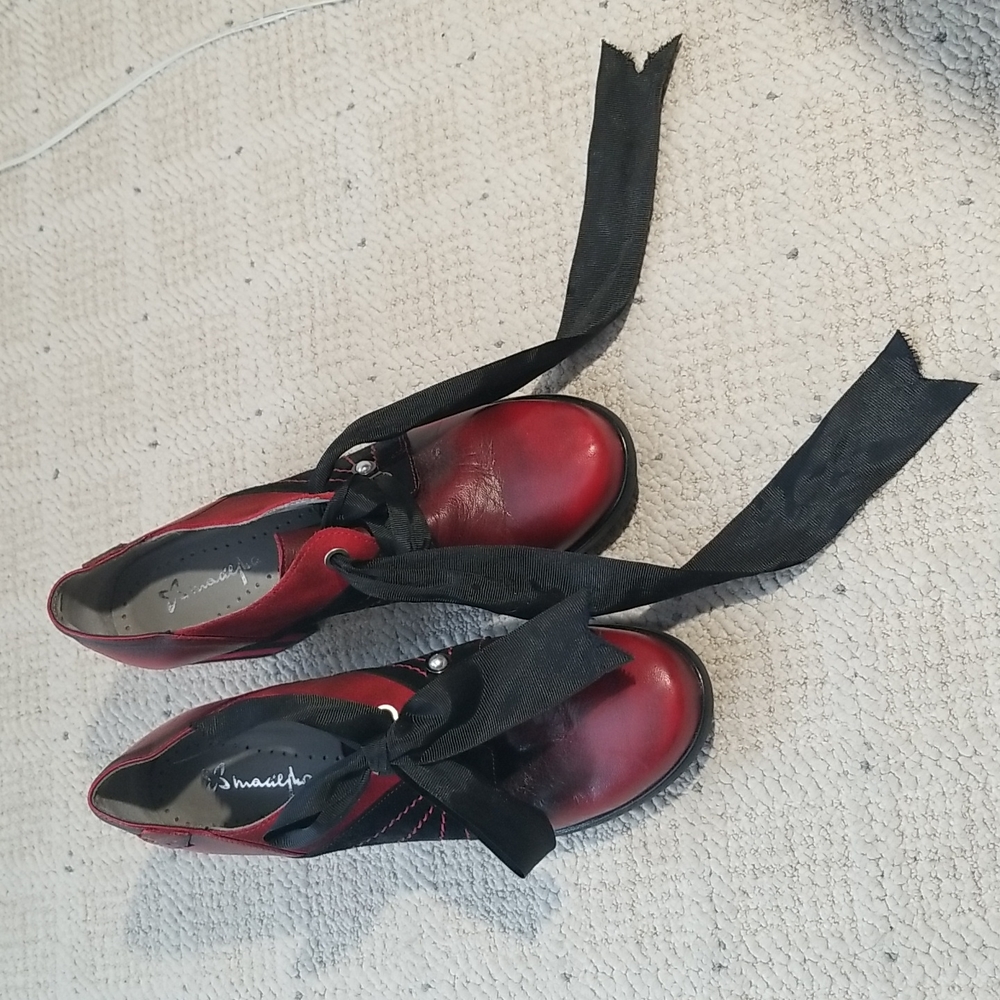 Maciejka Red Ankle Boot Shoes - Picture 16 of 16